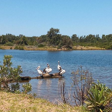 Lakes Entrance Waterfront Cottages With King Beds 외부 사진