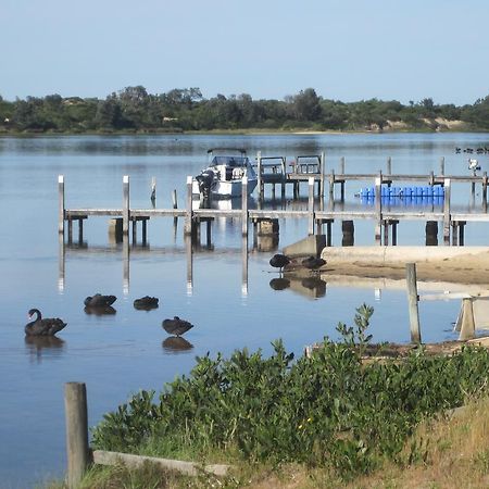 Lakes Entrance Waterfront Cottages With King Beds 외부 사진