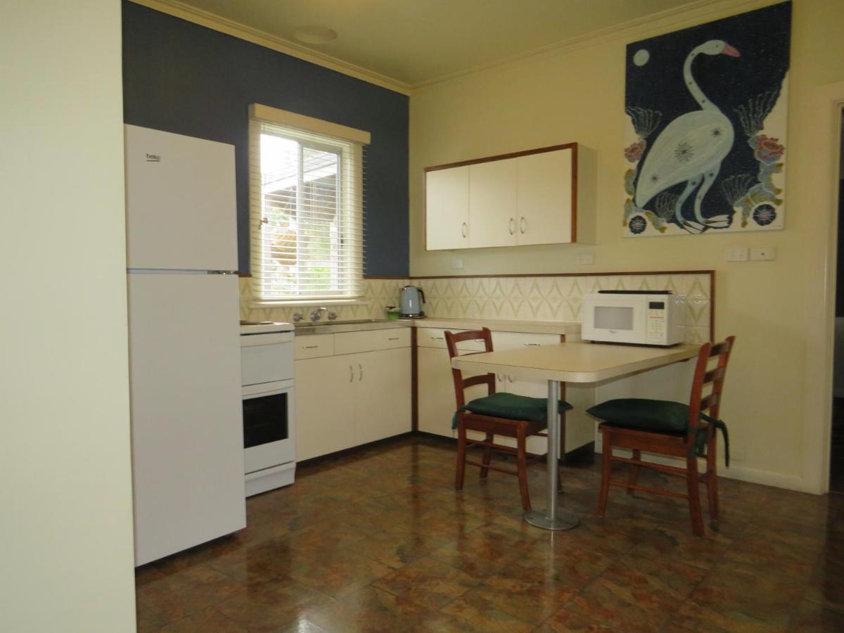 Lakes Entrance Waterfront Cottages With King Beds 외부 사진