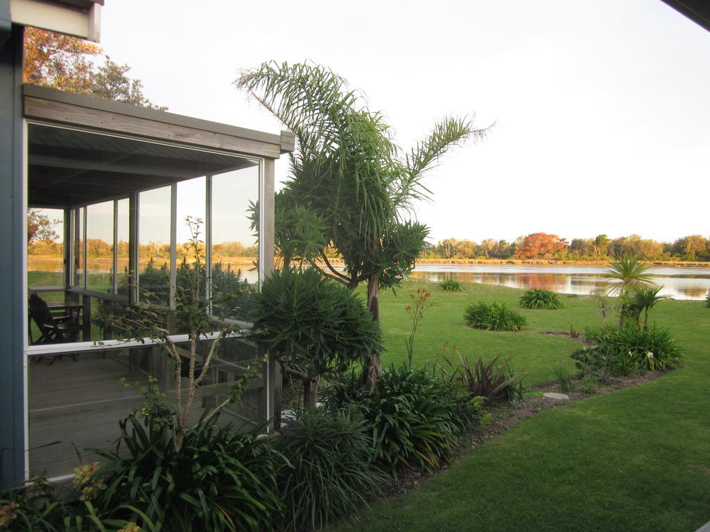 Lakes Entrance Waterfront Cottages With King Beds 외부 사진