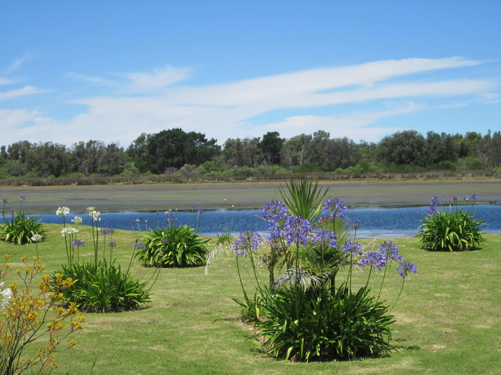 Lakes Entrance Waterfront Cottages With King Beds 외부 사진