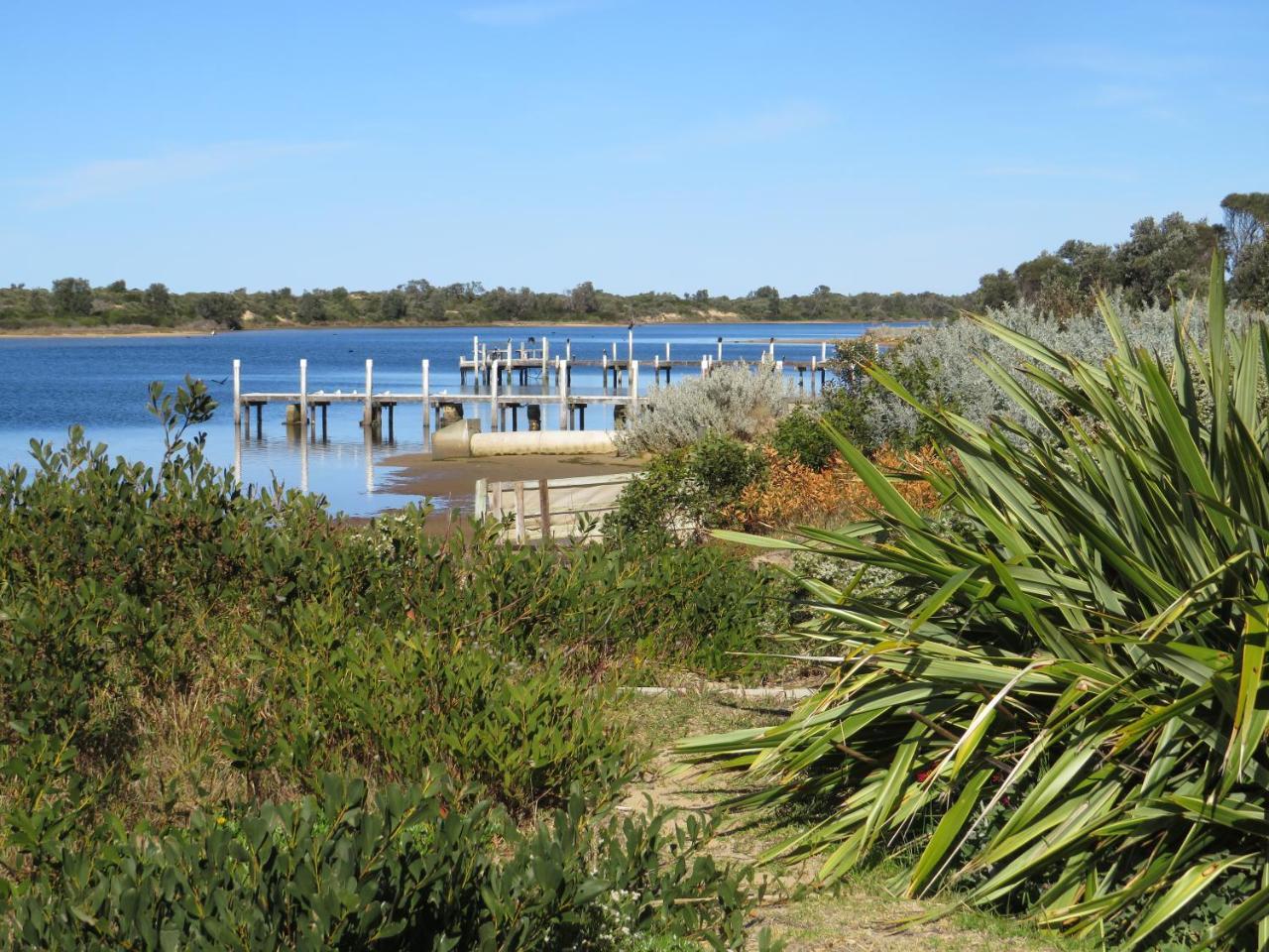 Lakes Entrance Waterfront Cottages With King Beds 외부 사진